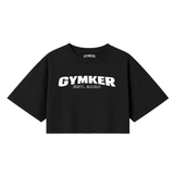 Frente de crop top negro con el logotipo blanco GYMKER EST. 2020.