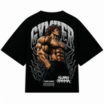 Playera oversize negra Yujiro Hanma de GYMKER, vista posterior con ilustración del personaje y letras GYMKER.